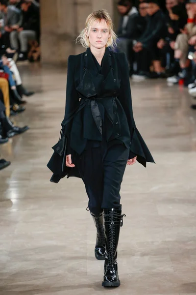 Look 11